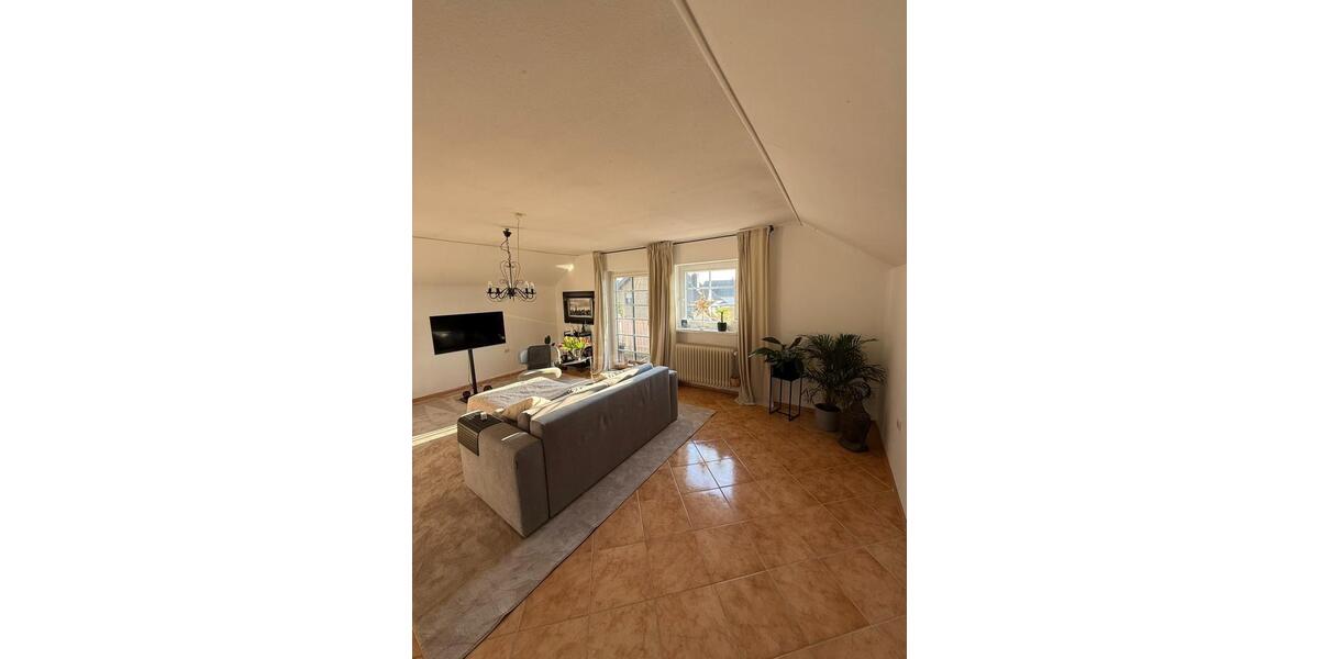 Dachgeschoßwohnung Borken (Hessen) - 2.5 Zimmer, 90 m&sup2;, 600&euro; | Angebot:26152123