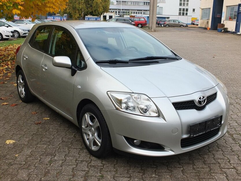 Toyota Auris 1.6i BLACK WEEK 25: SOL ALLE INSPEKTIONEN GA 174.885 km 4.908 € Köln 50858