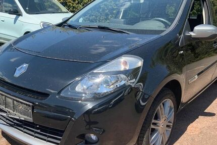 Renault Clio 97.900 km 5.555 &euro; Saarbrücken 66121