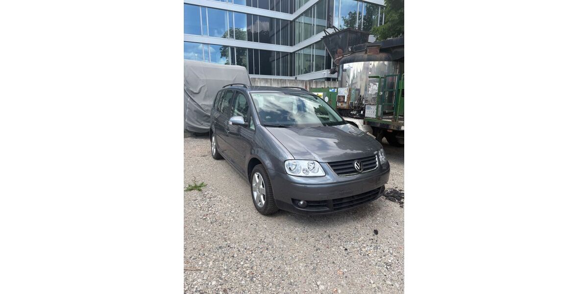VW Touran 220.976 km 5.500 &euro; Schönefeld 12529