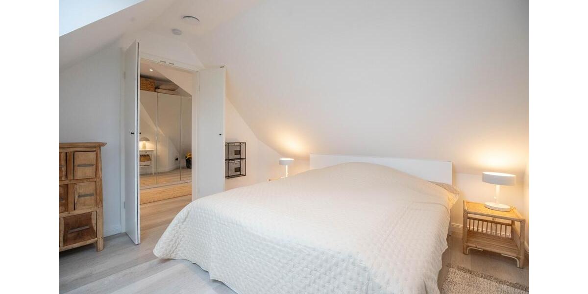 Dachgeschoßwohnung Uetersen - 2 Zimmer, 75 m&sup2;, 2.400&euro; | Angebot:26715463