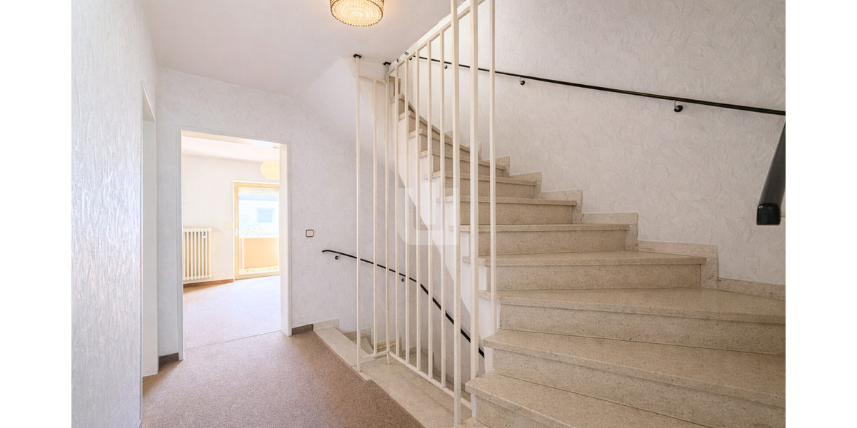 WINDISCH - Renovierungsbedürftiges RMH in familienfreundlicher Lage - für den Käufer provisionsfrei! - Reihenmittelhaus Olching / Geiselbullach Geiselbullach | Angebot:25852870