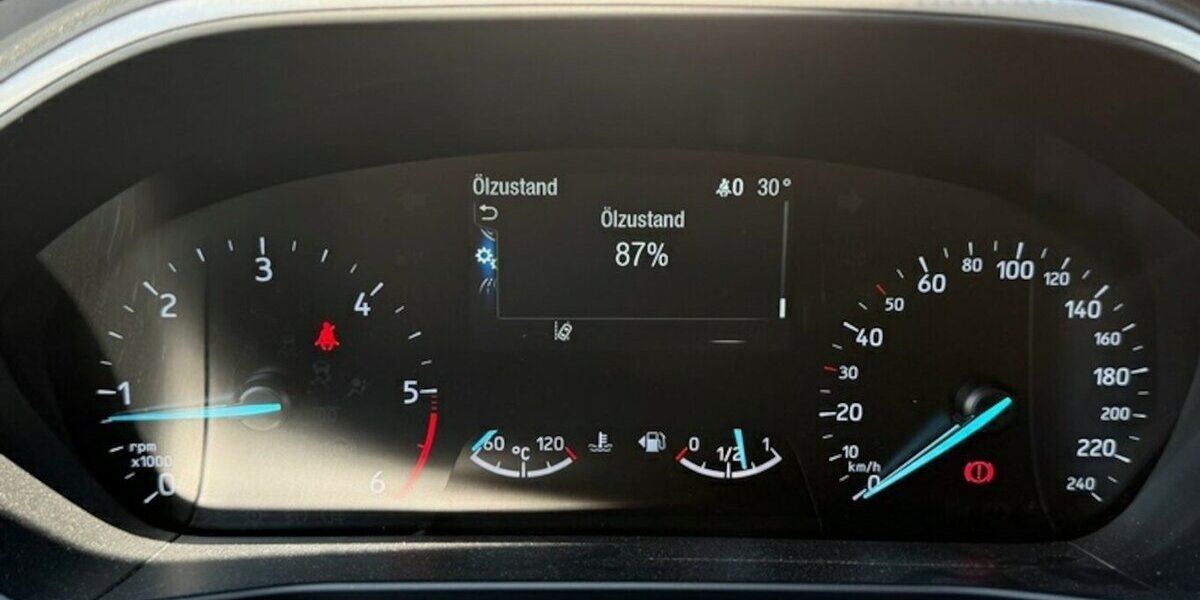 Ford Focus Navi Temp Spurh CarPlay 6xServ GARANTIE 40.000 km 14.500 &euro; Erftstadt 50374