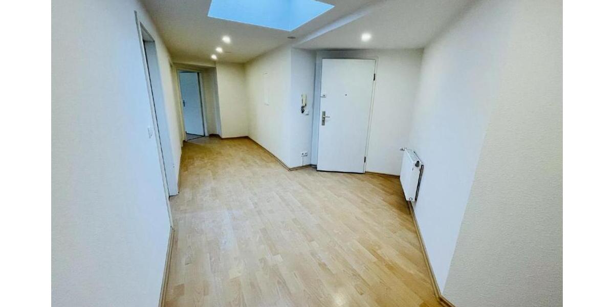**Ihr neues Zuhause wartet: 4-Raum-Wohnung mit Komfort-Badezimmer und großzügigem Wohnambiente!** - Dachgeschoßwohnung Gera Alt-Bieblach | Angebot:26876574