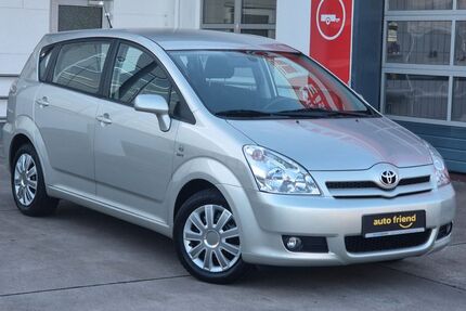 Toyota Corolla Verso 67.000 km 8.950 &euro; Rüsselsheim 65428