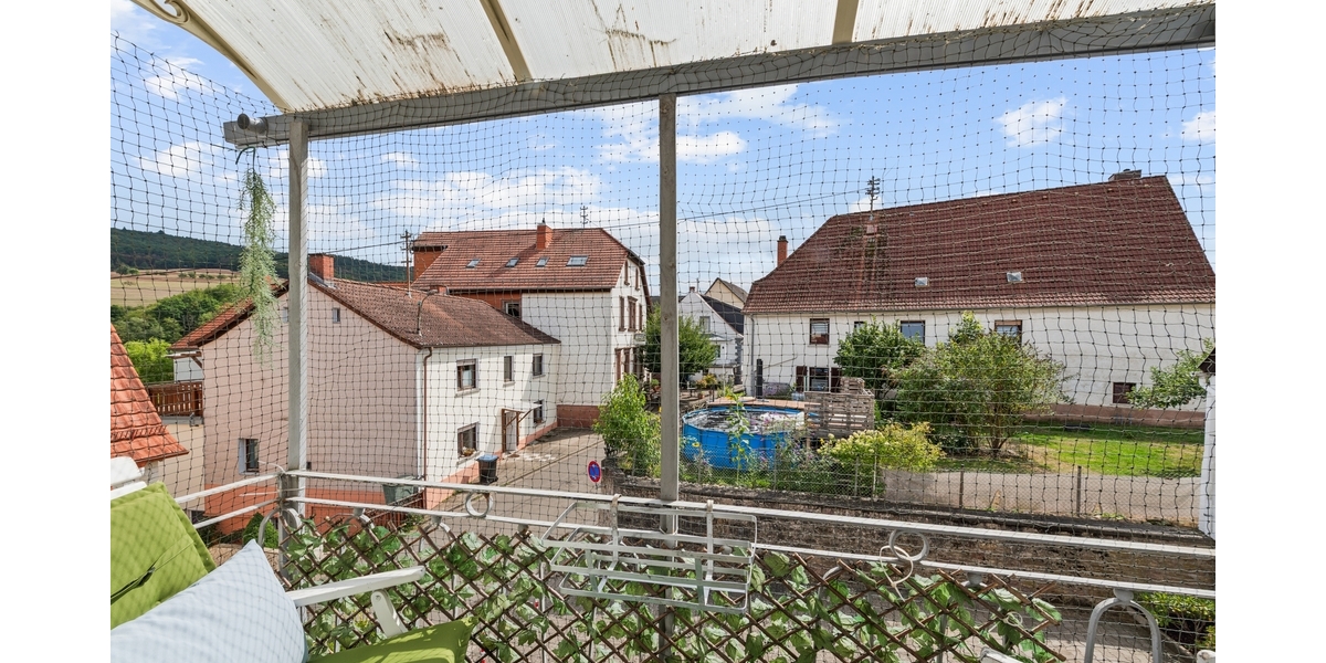 Vielseitiges Ein- bis Zweifamilienhaus: 8 Zimmer, 160 m², Traumgarten & Garage - Reihenendhaus Theisbergstegen | Angebot:27302035