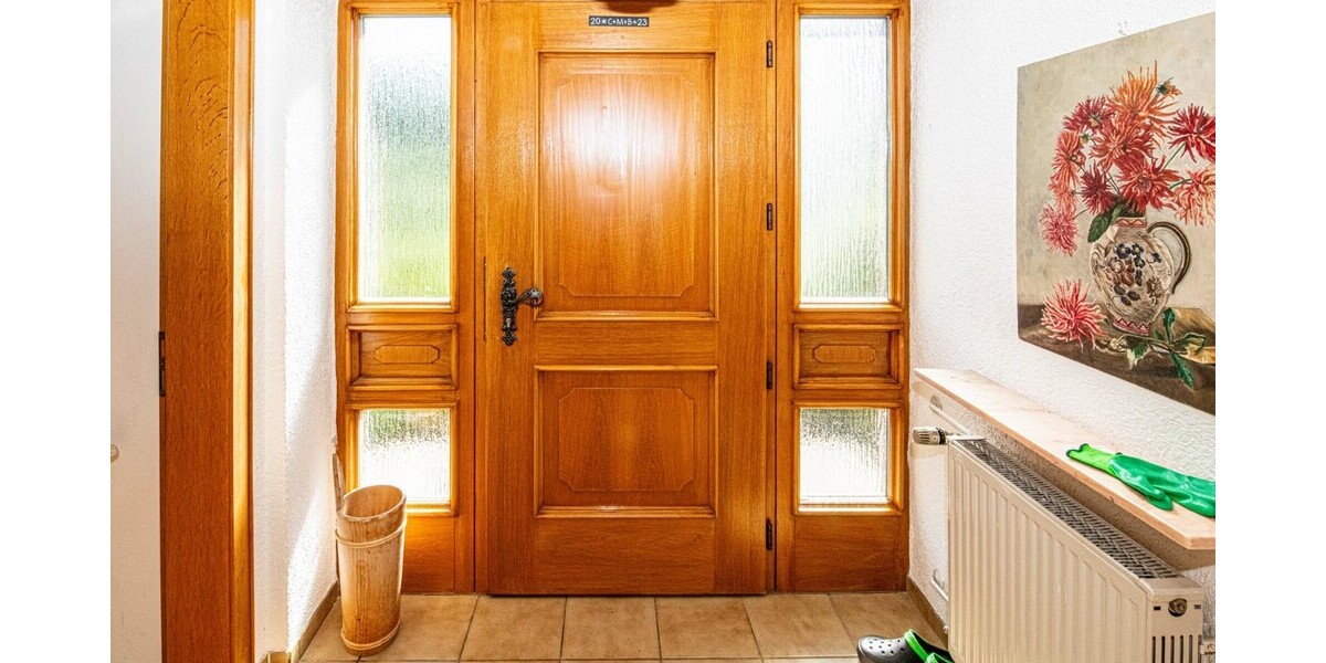 Charmantes Zweifamilienhaus mit drei Garagen und großem Garten - Zweifamilienhaus Kötzting | Angebot:24605834