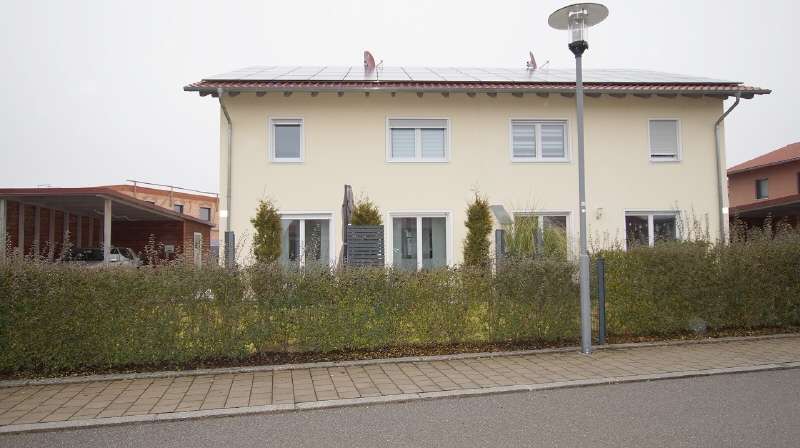 Haus zum Mieten in Sünching 1.200 € 142.21 m² 4 zimmer