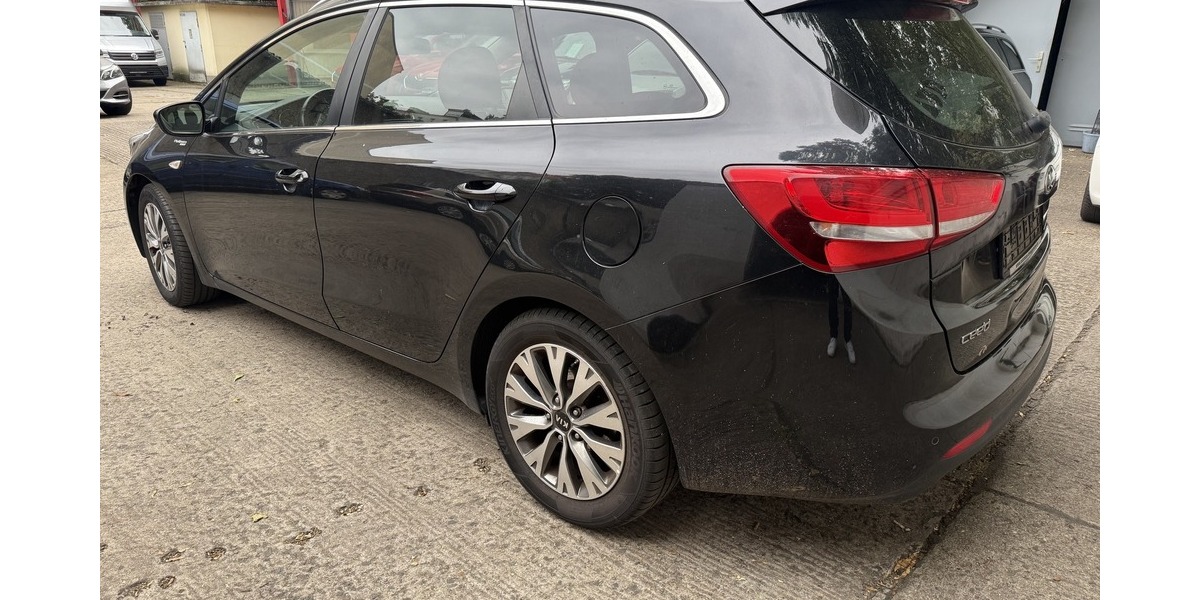 Kia ceed 1.6 Edition Platinum Navi Sporty Wagon 156.800 km 8.390 € Berlin 10247