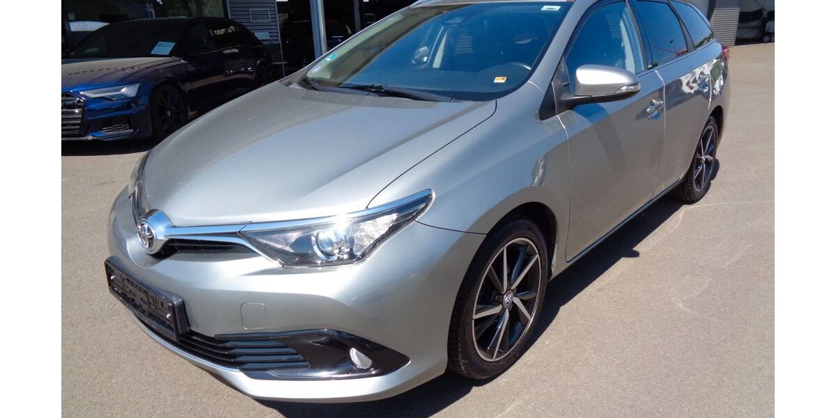 Toyota Auris 99.000 km 11.999 &euro; Lebach 66822