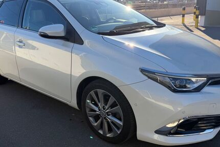 Toyota Auris 159.000 km 9.999 &euro; Ditzingen 71254