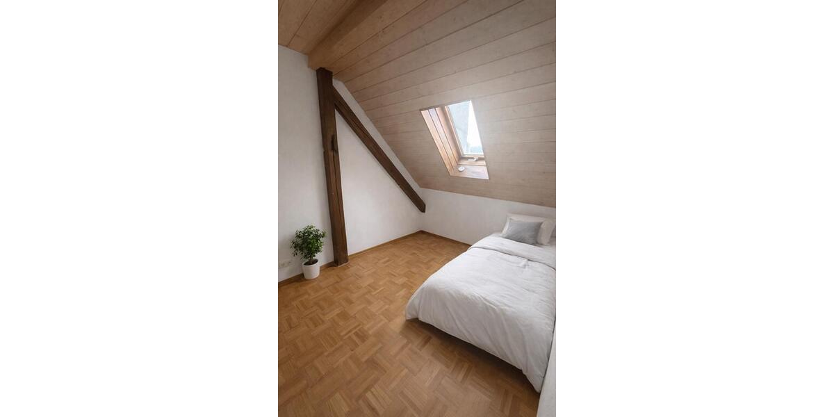 Dachgeschoßwohnung Schwieberdingen - 3.5 Zimmer, 73 m&sup2;, 750&euro; | Angebot:25980494