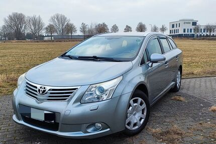 Toyota Avensis 121.999 km 8.999 &euro; Dresden 01109