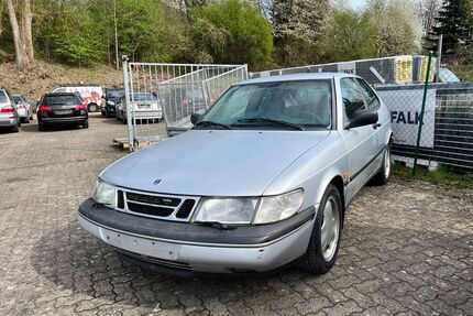 Saab 900