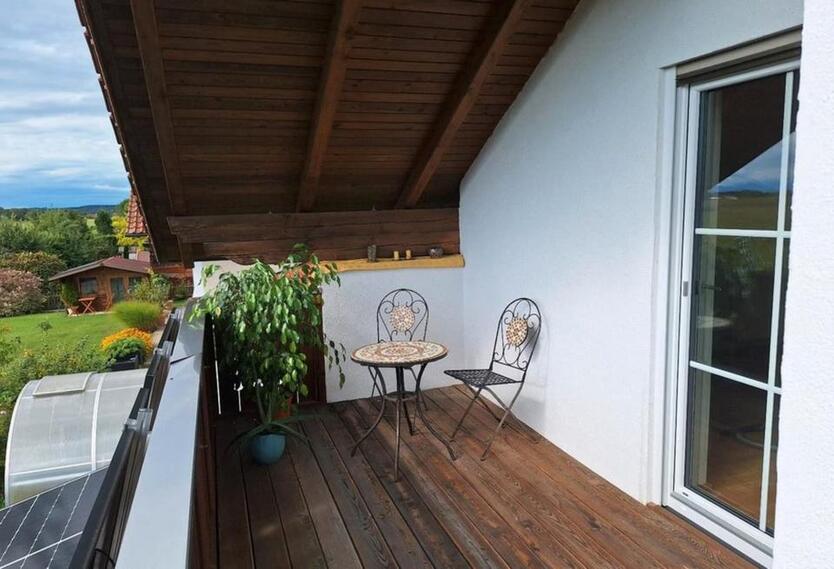 2,5 Zimmer Wohnung mit Balkon und Garten, Bergblick, ruhig zimmer