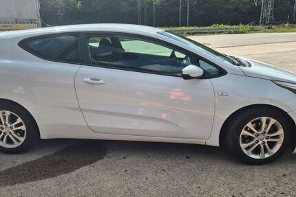 Kia pro ceed / ProCeed 157.000 km 5.200 € München 81677