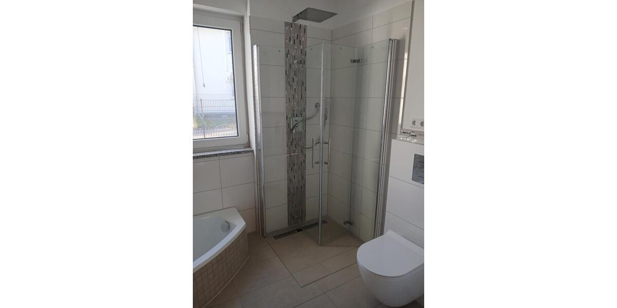 Attraktive 3-Zimmer-Wohnung mit Wintergarten, Terrasse und Garten 3 zimmer