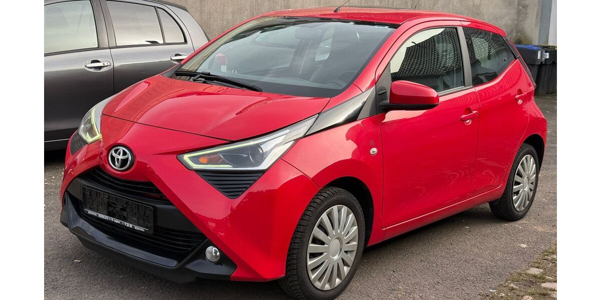 Toyota Aygo (X) 123.600 km 6.900 &euro; Saarbrücken - Burbach 66115