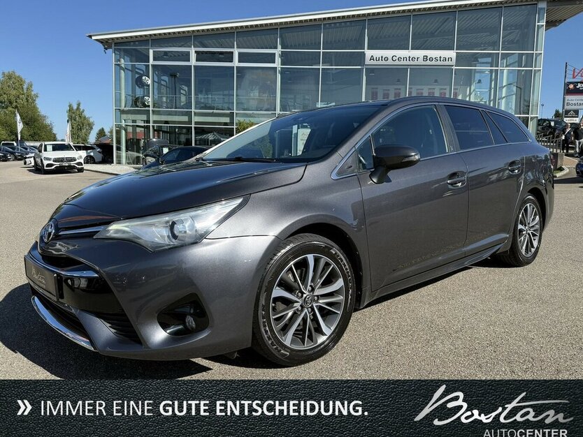 Toyota Avensis 1.8 TEAM D/NAVIGATION/KAMERA/SITZHEIZUNG 73.110 km 12.900 € Villingen-Schwenningen 78054