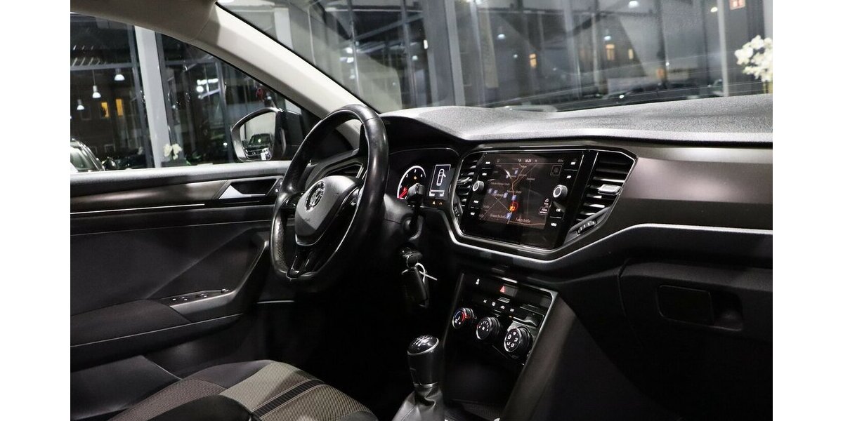 VW T-Roc 1.6 TDI STYLE / RED & BLACK / NAVI+KAMERA 100.000 km 15.577 &euro; Hamm 59077