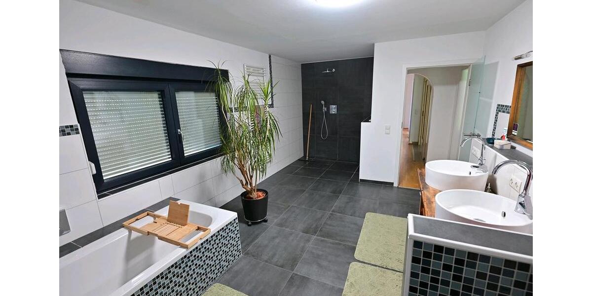 Einfamilienhaus Selb - 9 Zimmer, 230 m&sup2;, 269.000&euro; | Angebot:26075485