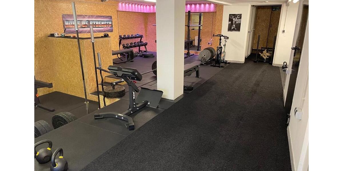 Studio für PT, Crossfit oder auch als Massage-Studio zimmer