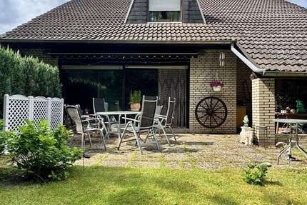 Haus zum Kaufen in Burgwedel 567.500 € 304 m² 8.5 zimmer