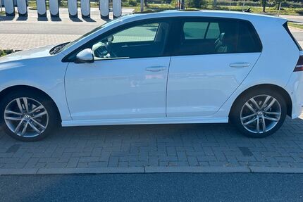 VW Golf 82.000 km 12.400 € Brühl 68782