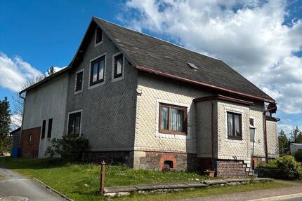 Renovierungsbedürftiges Haus zimmer