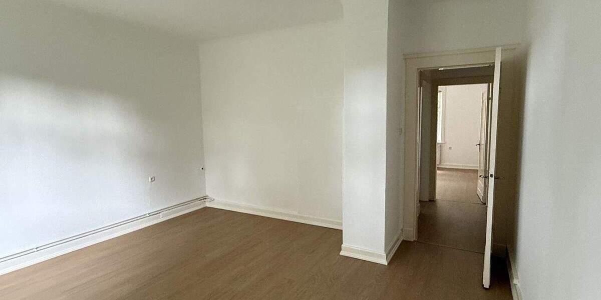 Große Altbau-Wohnung mit 4 Zimmern und Balkon 4 zimmer