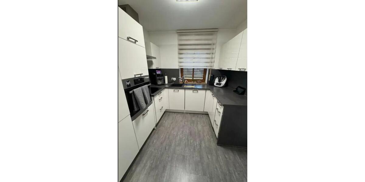 3-Zimmer-Wohnung mit Balkon, Stellplatz & Einbauküche 3 zimmer