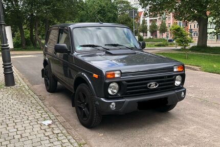 Lada Niva 22.486 km 15.900 &euro; Erfurt 99099