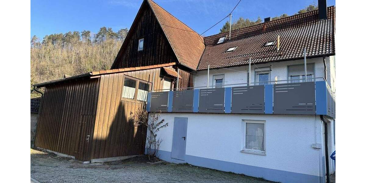 Einfamilienhaus mit Garagen, Scheune und weiterem Ausbaupotenzial 8 zimmer