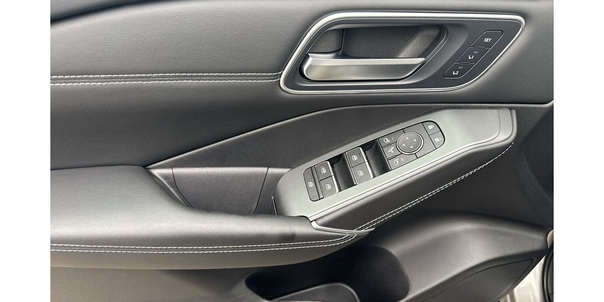 Nissan Qashqai Tekna XTronic *Navi/LED/el. Heckklappe/360 13.081 km 28.690 &euro; Bamberg 96052