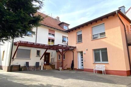 Charmante Dachgeschoßwohnung mit großzügigem Grundriss in ruhiger Lage von Frankfurt-Sindlingen