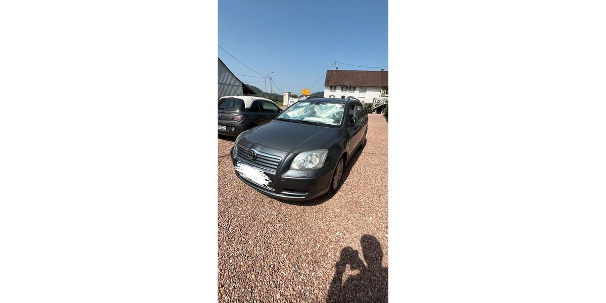Toyota Avensis 181.800 km 3.499 &euro; Lörrach 79539