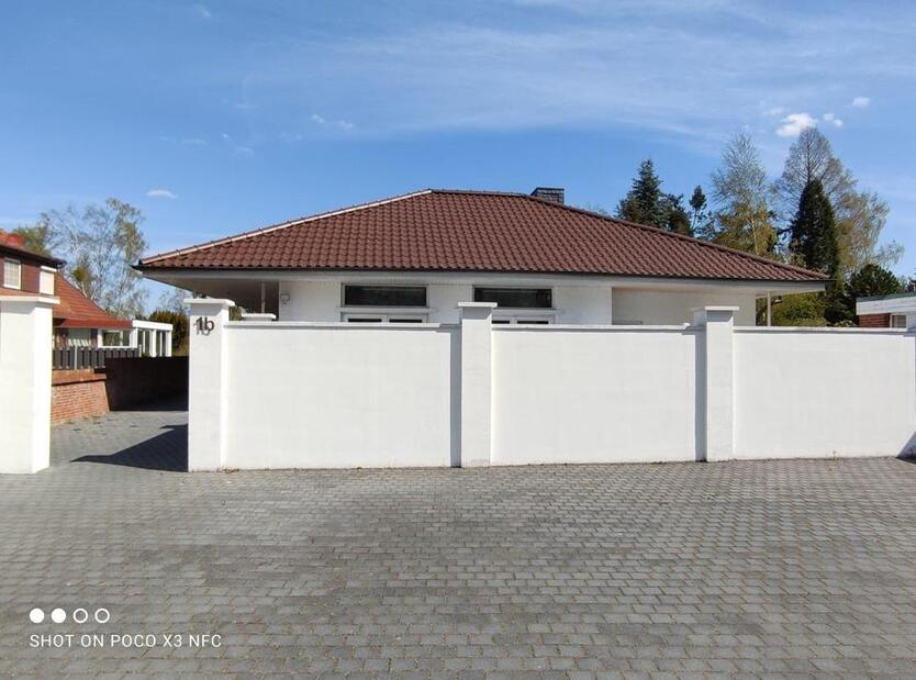 1 Zimmer plus Gemeinschafts -Küche, - Bad, Diele und Terrasse
