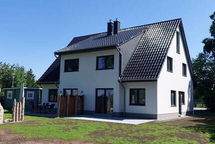 +++Vermietung+++ neu errichtete Doppelhaushälfte als Ferienhaus mit Bodden und Ostseeblick inmitten unberührter Natur