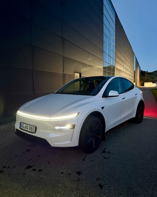 Tesla Model Y 1.714 km 53.500 € Isny im Allgäu 88316