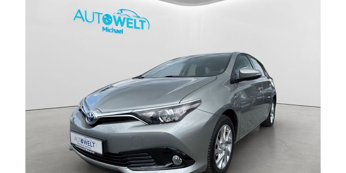 Toyota Auris 67.128 km 14.990 &euro; Beckdorf 21643