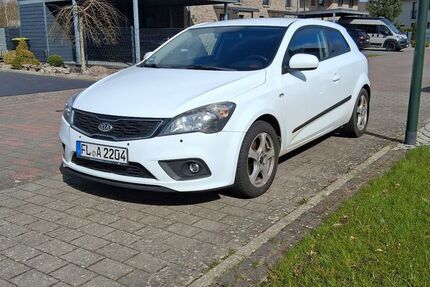 Kia ceed / Ceed 250.000 km 2.149 &euro; Büdelsdorf 24782