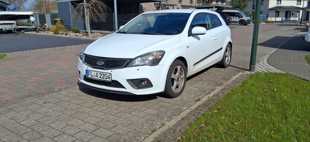 Kia ceed / Ceed 250.000 km 2.149 &euro; Büdelsdorf 24782
