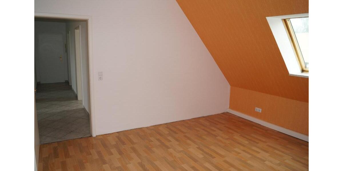 Etagenwohnung Frohburg - 3 Zimmer, 81 m&sup2;, 390&euro; | Angebot:23726598