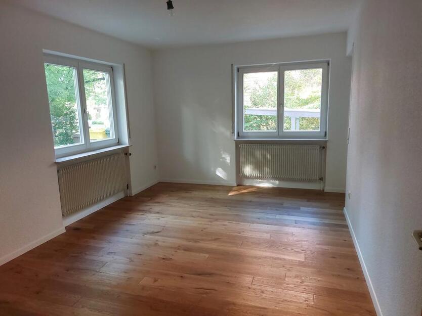 Stilvolles und großzügiges Wohnen im Park: 3,5 Zimmer Mietwohnung mit Stil und kurzen Wegen zur Eleganz und Freiraum