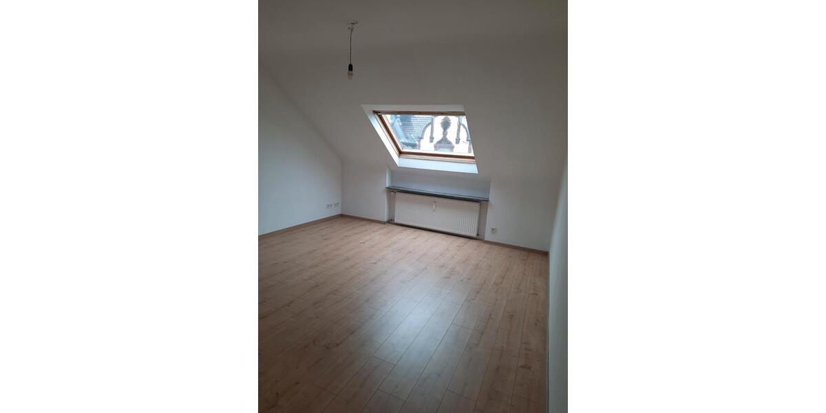Dachgeschoßwohnung Völklingen - 3 Zimmer, 75 m&sup2;, 600&euro; | Angebot:26400588