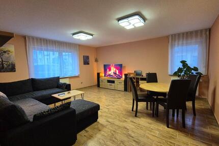 Großzügige 3-Zimmer-EG-Wohnung, Einbauküche, 2 Parkplätze, Keller 3 zimmer