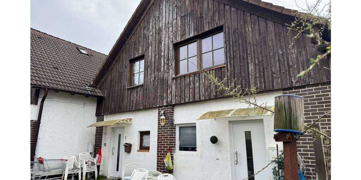 Einfamilienhaus Borken (Hessen) - 7 Zimmer, 233 m&sup2;, 180.000&euro; | Angebot:25803404
