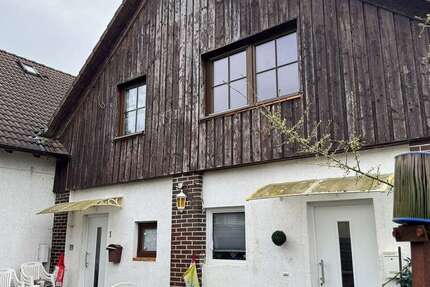 Haus Borken (Hessen) - 7 Zimmer, 233 m&sup2;, 180.000&euro; | Angebot:25803404