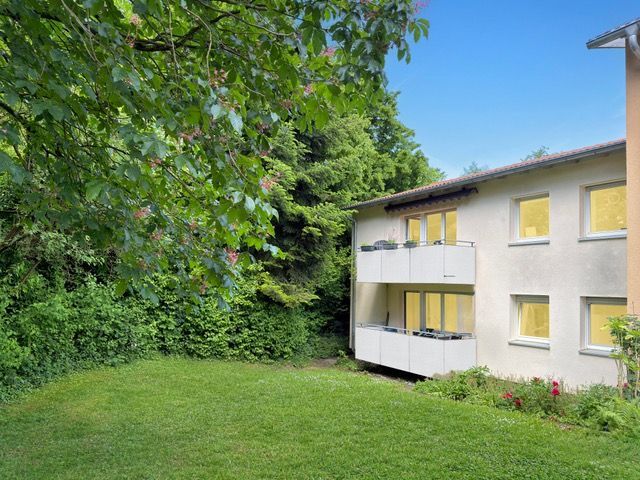 Provisionsfrei* 3,79% Rendite + Indexmiete: Vermietete 4-Zi.-Wohnung mit Kamin-Option & Garten! - Erdgeschoßwohnung Ravensburg Eschach | Angebot:26888566