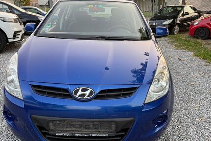 Hyundai i20 318.929 km 990 € Marbach am Neckar 71672